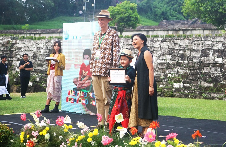Liliputians Rayakan End Year Celebration World Di Cagar Budaya Ratu Boko, Yogyakarta, Sabtu, 21 Juni 2025